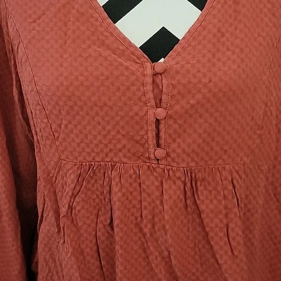 Universal Thread Top - Picture 2 of 3